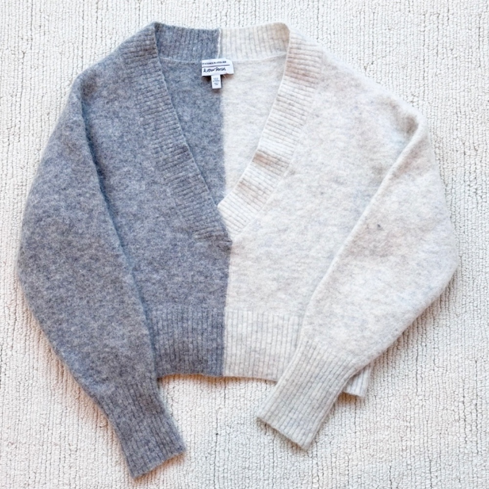 & Other Stories | Colorblock Alpaca Blend V-Neck Sweater | Gray/Cream | XS - Picture 10 of 10
